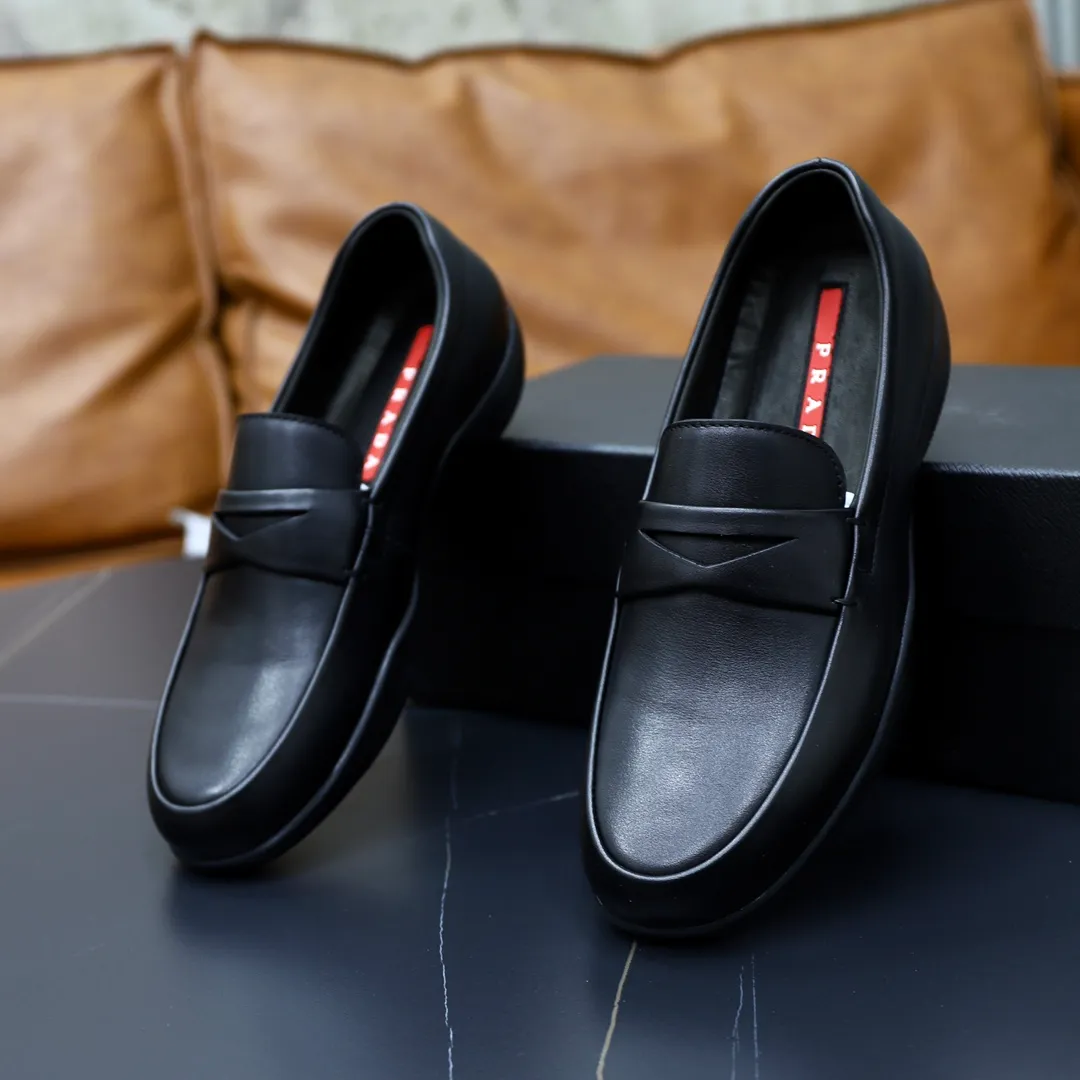 Men's shoes💰600💰Top original order Brand: PRADA (Prada) Standard code: Men's code 38/44 (45 can be customized) Grade: Same as the official website Material: Original cowhide surface, cowhide lining, original wear-resistant soft outsole Style category: Business casual slip-on shoes, young fashion, European and American trends, British style Color: actual picture color
